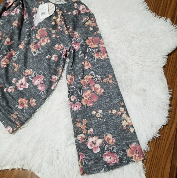 Gypsies & Moondust Cutout Bell Sleeve Blou… - Picture 6 of 8